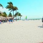 La isla está ubicada al sur de Esmeraldas y tiene 700 habitantes.