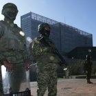 La presencia de militares contribuyó a mantener el orden la mañana que se decretó la muerte cruzada.