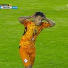 El delantero colombiano Felipe Ávila marcó los dos goles con los que Libertad igualó ante Barcelona, en la fecha 10 de la LigaPro.