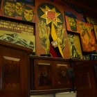 Adentro era evidente la ausencia de los asambleístas. Todo  estuvo cerrado y con las luces apagadas.