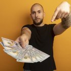 Mantén un registro del dinero, así sabrás en donde te queda el dinero.