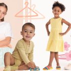 Elegir los tejidos de las prendas es parte del cuidado de la piel del niño.