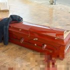 Los restos de dos personas quedaron junto al féretro del hombre asesinado en Guayaquil.