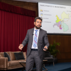 Jan Topic es experto en seguridad y anuncia su candidatura presidencial.