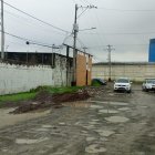 De los patios de esta bodega en Pascuales se llevaron los automotores.