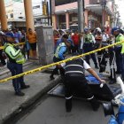 El cadáver quedó a un costado de la vereda y fue retirado por agentes de tránsito. El hombre pereció minutos después, relató un testigo.