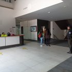 Parientes de la adulta mayor asistieron a la audiencia de formulación de cargos.