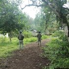 Militares patrullan a pie la frontera norte, a donde se cree que fue llevado Tello.