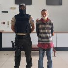 El detenido estaba en posesión de un revólver con tres municiones.