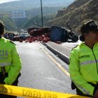 La Policía cercó el lugar del fatal accidente de tránsito de Guayllabamba.