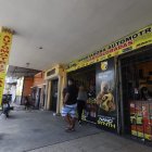 En la 29 y la H, en un local comercial, dejaron un panfleto con amenazas.