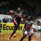 El norteamericano Reggie Baker (i) fue la figura que tuvo Barcelona.