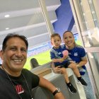 Ahora en azul, Rosita y Lucca, el hijo de José Francisco, jugador delEmelec, y Pancho ex Barcelona.