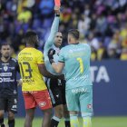 El arquero Damián Frascarelli fue expulsado en la caída ante Independiente del Valle.