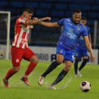 Arturo Mina en el 2023 está jugando en el equipo Palmaflor  de Bolivia.