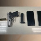 Dos sujetos atrapados en Llano Chico tenían en su poder una pistola, que sería sometida a análisis.