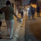 Los afectados fueron sacados de la vivienda, en el Guasmo y llevados en patrulleros para que reciban atención médica.