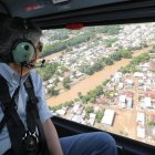 El presidente Guillermo Lasso realizó un recorrido aéreo para evaluar las afectaciones en cuatro cantones de Esmeraldas.