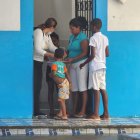 Niños y adultos fueron recibidos en estas unidades educativas.