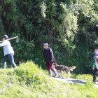 Las lugareñas, la mayoría sin saber leer o escribir, encuentra en la labor comunitaria una fuente de ingresos. En la zona hay desatención.