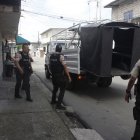 Agentes policiales llegaron a la zona para investigar el caso y retirar la tricimoto, como parte de las indagaciones.