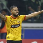 Francisco Fydriszewski de Barcelona celebra su doblete, en un partido de la fase de grupos de la Copa Libertadores ante Palmeiras.