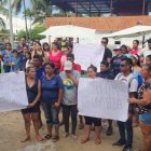 Residentes de la isla Isabela salieron a reclamar por la muerte del joven Jahir Gil, que esperó nueve horas para su traslado a San Cristóbal.