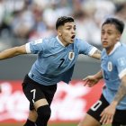 Anderson Duarte (c) de Uruguay marcó el único tanto con el que Uruguay venció a Israel, en la semifinal del Mundial  sub-20.