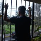 Las víctimas suelen ser encerradas en estos lugares por sus propios familiares. Dramatizado.