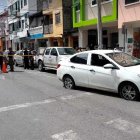 La víctima conducía su vehículo cuando fue atacado por los sicarios.