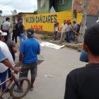 La Policía realiza trabajos investigativos para dar con los asesinos.