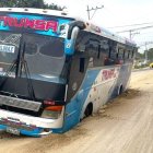 El bus de la compañía Trunsa en el recorrido de la línea 12 sufrió el percance.