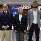 Foto de 2021, cuando se aprobó la candidatura de Guayaquil como sede 2025. Jorge Delgado, presidente del COE (i), Baltazar Medina, titular de Odebo y Sebastián Palacios, ministro de Deportes.