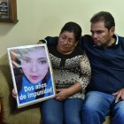 Arturo Espinosa y su esposa, María Clemencia Lagla, recuerdan a su hija todos los días. Tienen varios carteles con su rostro.