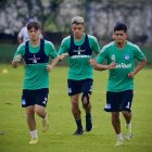 Emelec entrenó con normalidad antes de viajar a Cuenca para el cotejo de hoy.
