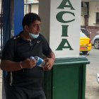 Sin su madre y sin empleo, Gilber Barbera apela a recibir el beneficio estatal que tenía su madre.