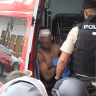 El detenido recibió los primeros auxilios en el sitio y luego fue llevado al hospital Bicentenario.