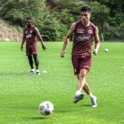 PRÁCTICA DE LOS JUGADORES EN LA CANCHA |