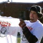 La gente, aún inconsciente de todo el darma de abuso y violencia que había este caso, 'castigó' a Lorena Bobbitt burlándose y mostrándola hasta en camisetas.