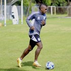 Miller Bolaños entrenando para enfrentar a Danubio.