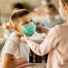 Cuida a tus hijos. Si presentan algún síntoma no los envíes a la escuela.