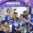 Millonarios celebró su título 16 de la Primera División del fútbol profesional colombiano, tras vencer al Atlético Nacional en el estadio El Campín en Bogotá.