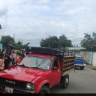 La víctima quedó dentro de su camioneta.