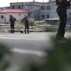 Los restos  fueron cubiertos con sacos .