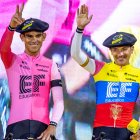 El ciclista ecuatoriano Richard Carapaz (d) está listo para su tercer reto en el Tour de Francia.