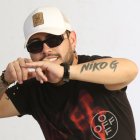 Niko G quería ser médico pero no siguió la carrera, por la música.