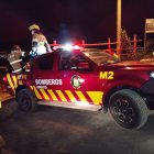 Con la colaboración de los bomberos, los agentes pudieron extraer el cuerpo.