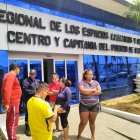 Familiares esperan por novedades de los desaparecidos.