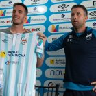 El delantero argentino Federico Andrada (i) llegó a reforzar a la Universidad Católica.