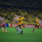 Barcelona y Estudiantes empatan 1-1 en el Monumental